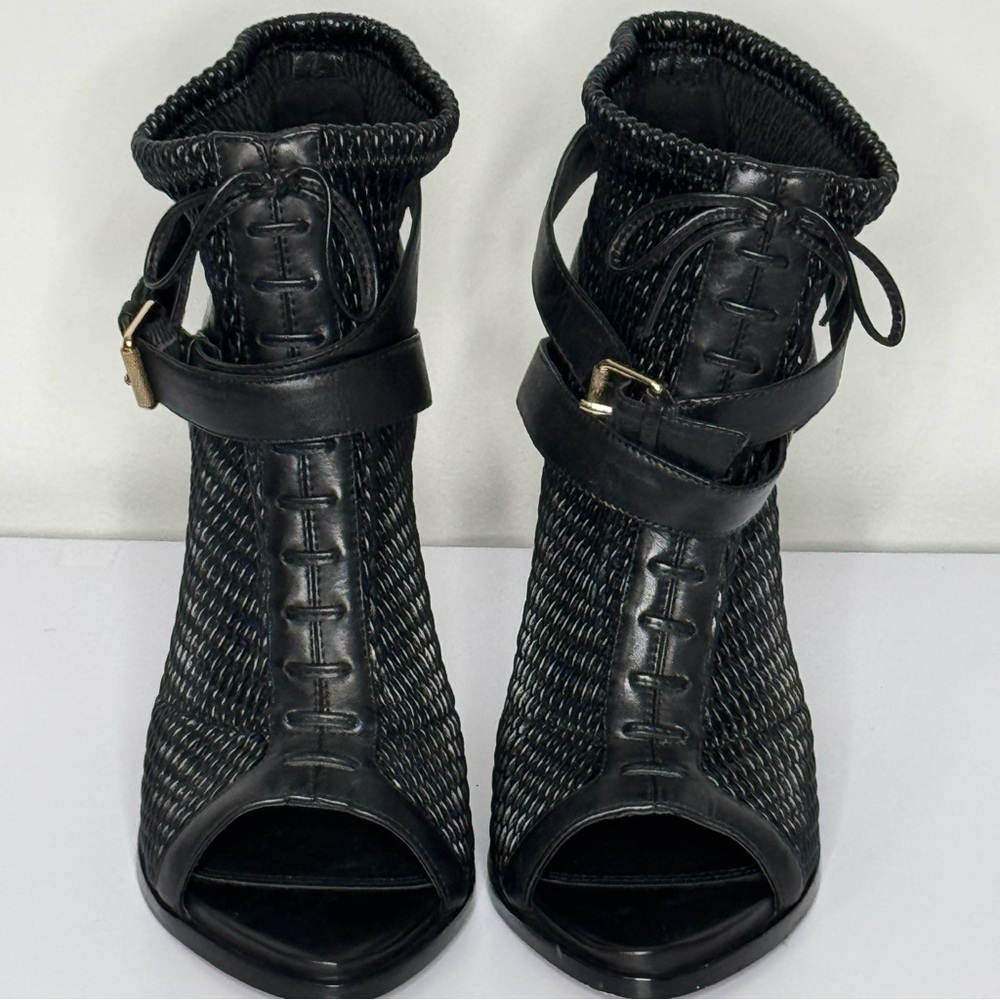 BCBGMAXAZRIA Gia Peep Toe Ankle Boot US 9